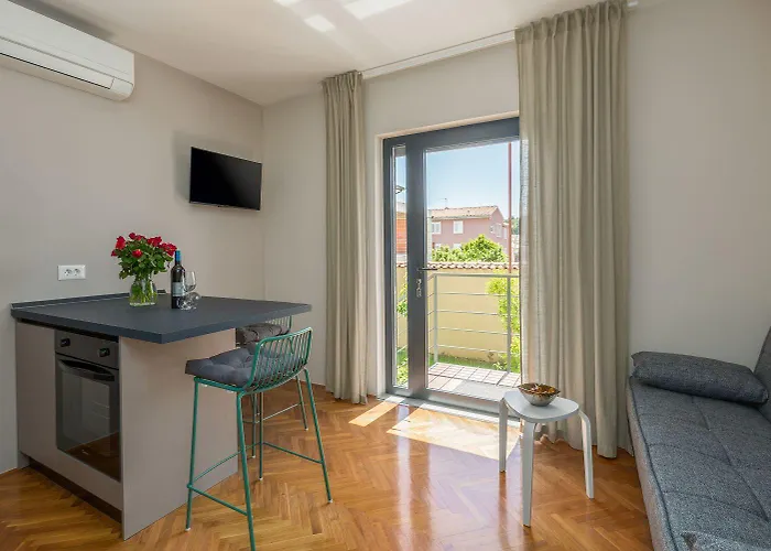Frisch Renoviertes Apartment Wenige Gehminuten Vom Strand Mit Privatem Balkon, Klima, Grill, Wifi