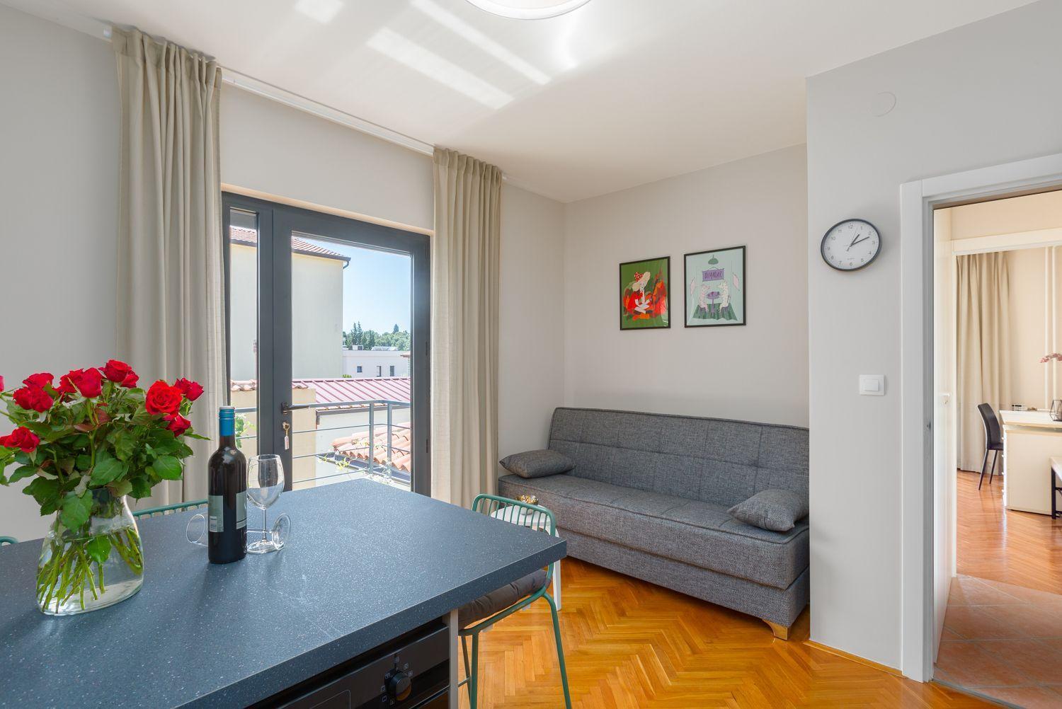 Apartment Frisch Renoviertes Wenige Gehminuten Vom Mit Privatem Balkon, Klima, Grill, Wifi *