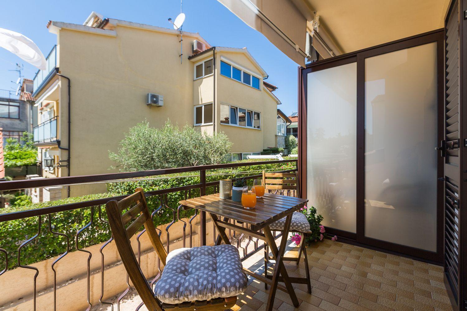 Apartment Frisch Renoviertes Wenige Gehminuten Vom Mit Privatem Balkon, Klima, Grill, Wifi Poreč
