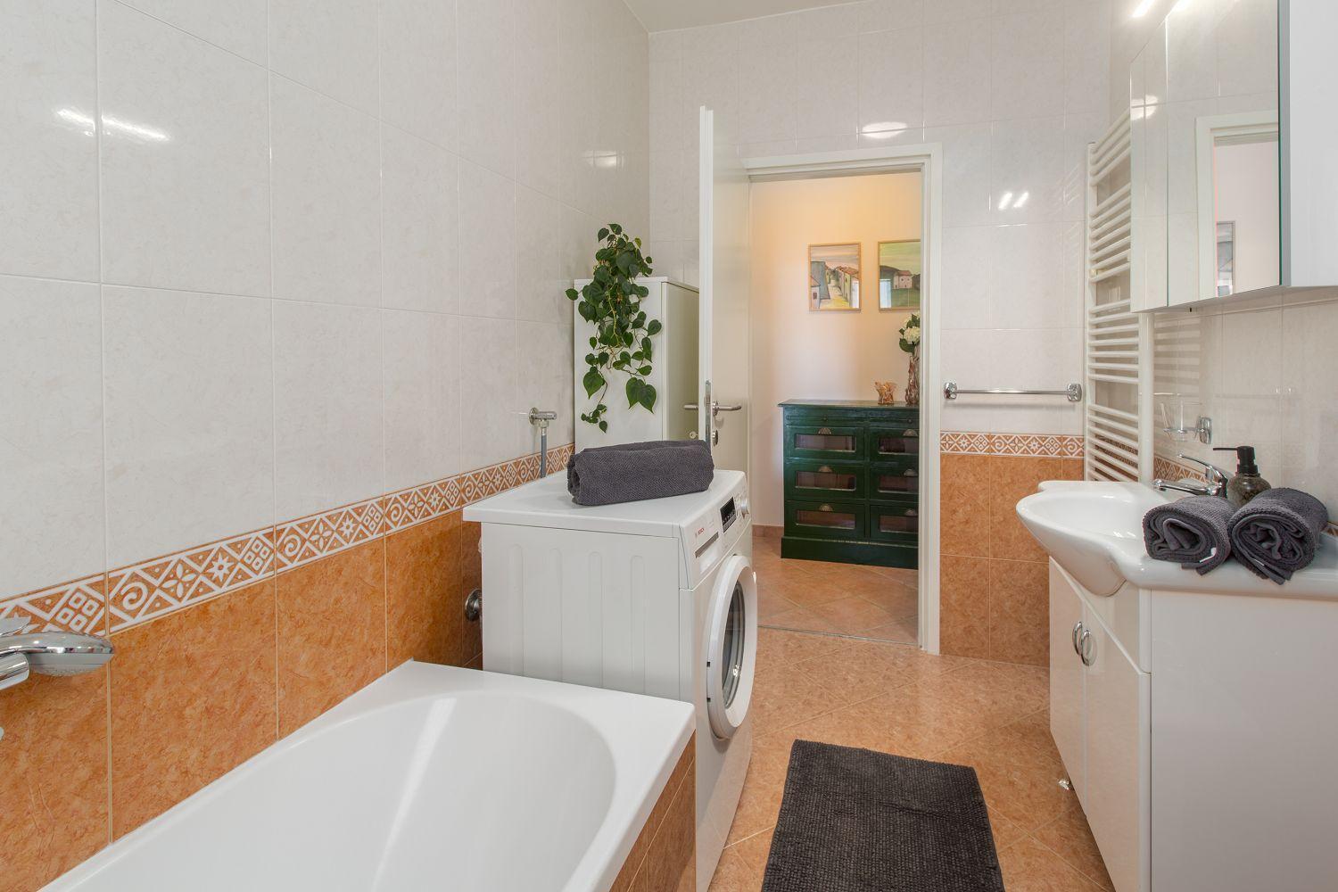 Frisch Renoviertes Wenige Gehminuten Vom Mit Privatem Balkon, Klima, Grill, Wifi *