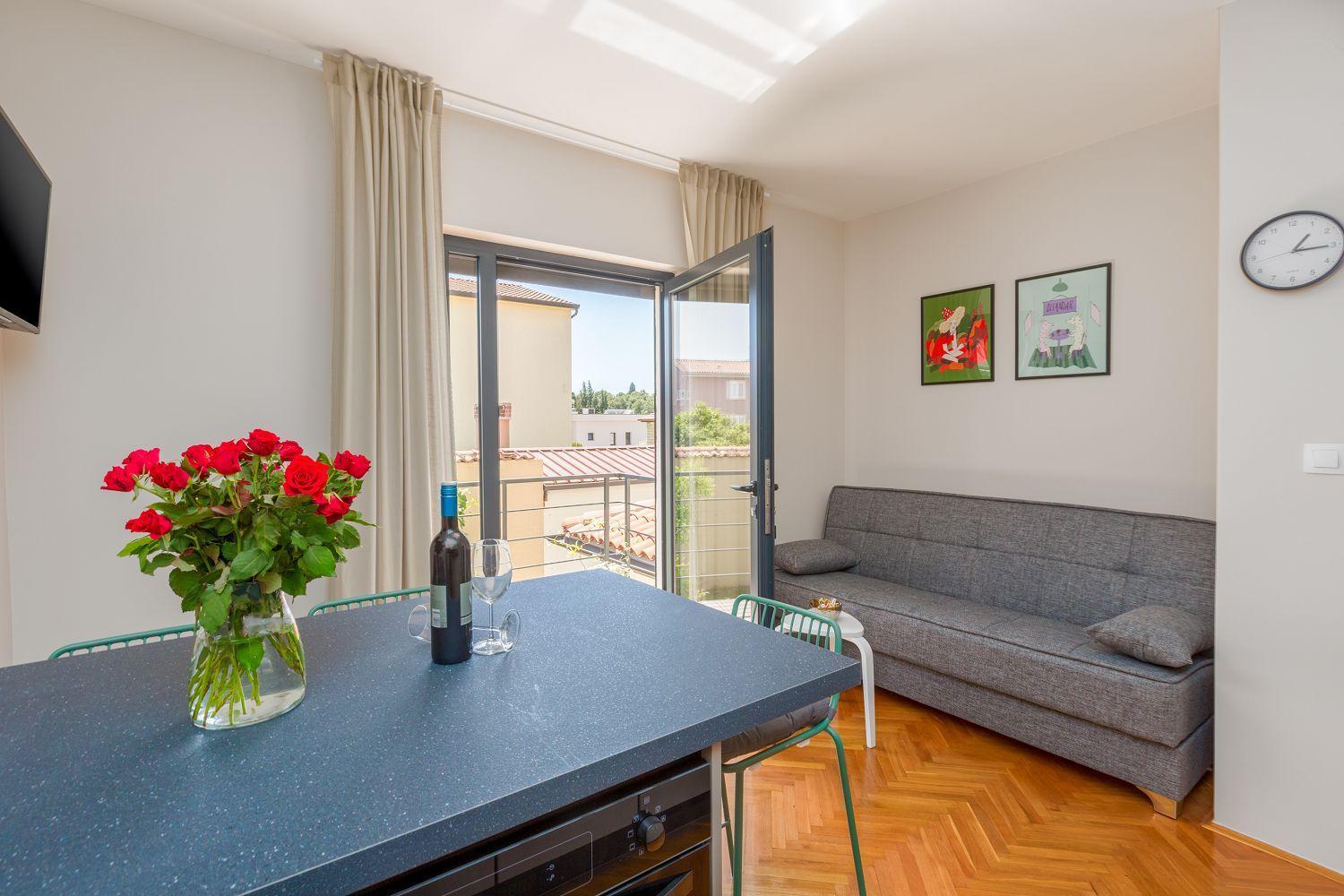 Apartment Frisch Renoviertes Wenige Gehminuten Vom Mit Privatem Balkon, Klima, Grill, Wifi