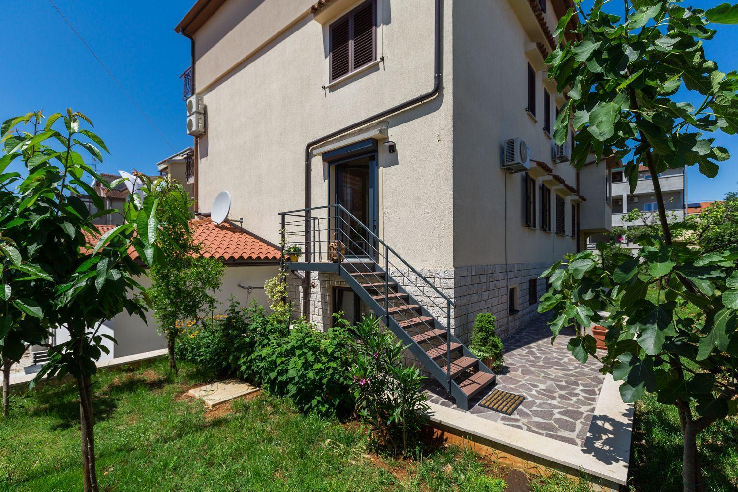 Apartment Frisch Renoviertes Wenige Gehminuten Vom Mit Privatem Balkon, Klima, Grill, Wifi