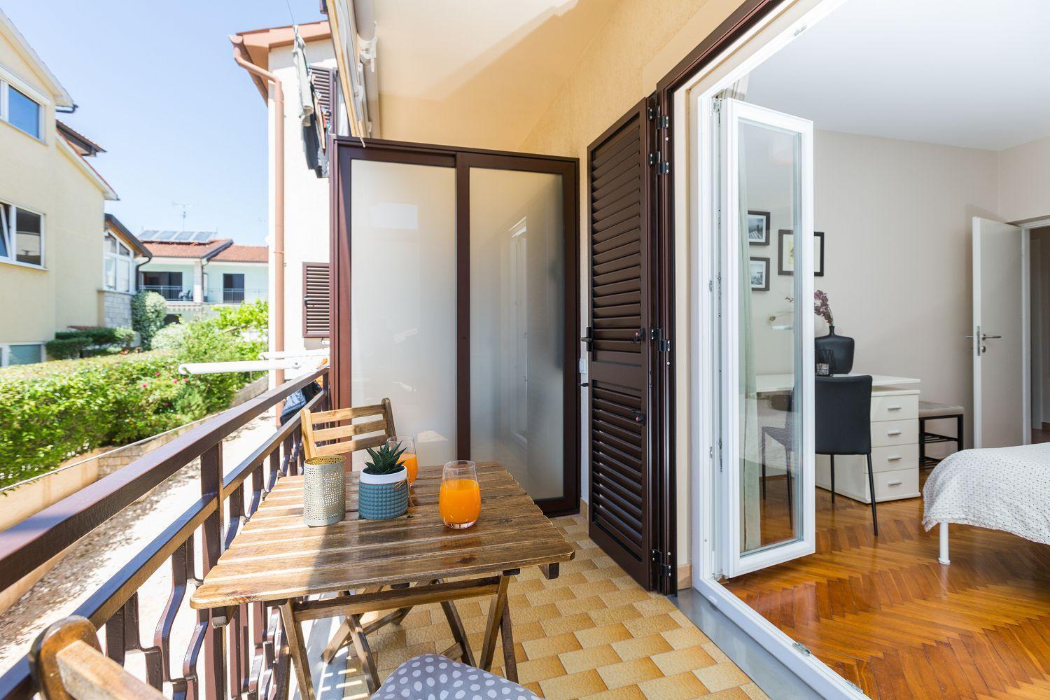 Frisch Renoviertes Wenige Gehminuten Vom Mit Privatem Balkon, Klima, Grill, Wifi Apartment